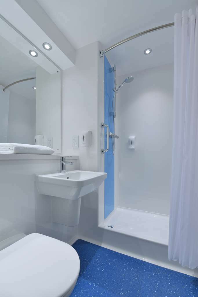 Travelodge Birmingham Airport Room photo